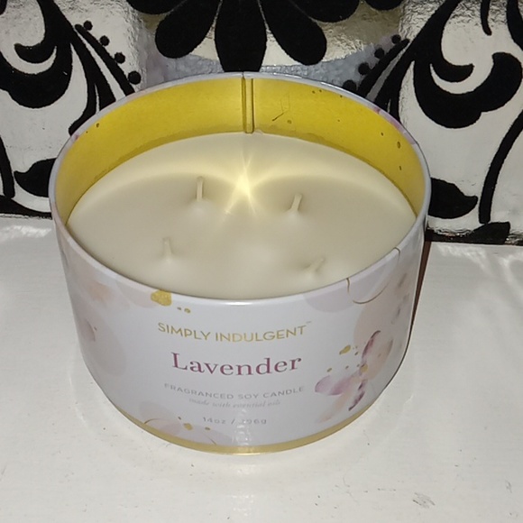 Lavender 4 Wick Soy Candle - Picture 2 of 3